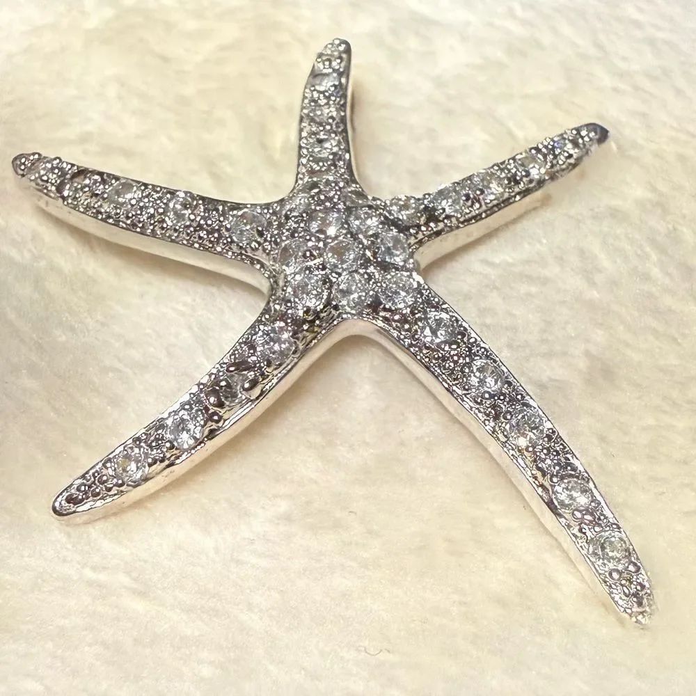 Starfish Crystal Pendant – Silver-Tone Pavé Sea Star Charm for Women